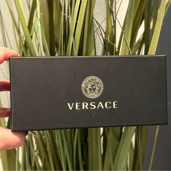 Versace Sunglass Case and Box w/ cards + cleaning cloth - Picture 5 of 7
